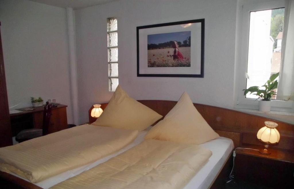 Hotel Garni Am Thueringer Klosstheater Friedrichroda Room photo