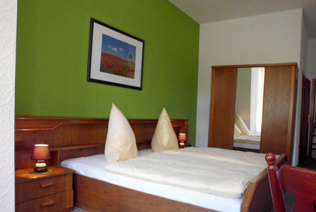 Hotel Garni Am Thueringer Klosstheater Friedrichroda Room photo